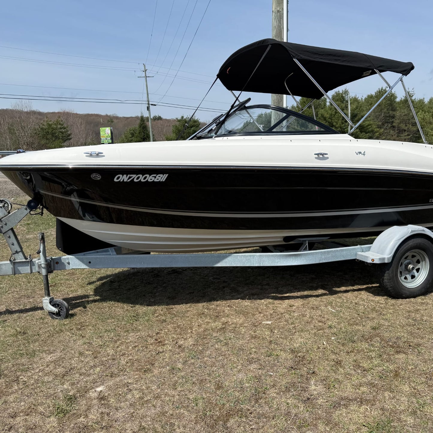 Bayliner (17 ft)
